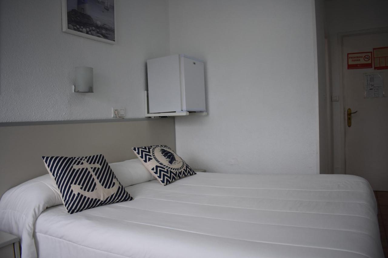 Hostal Lucy ซานตานเดร์ ภายนอก รูปภาพ