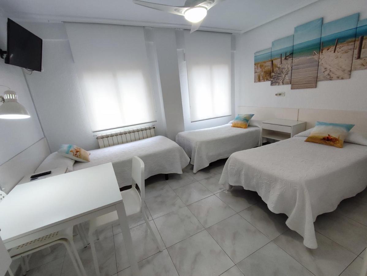 Hostal Lucy ซานตานเดร์ ภายนอก รูปภาพ