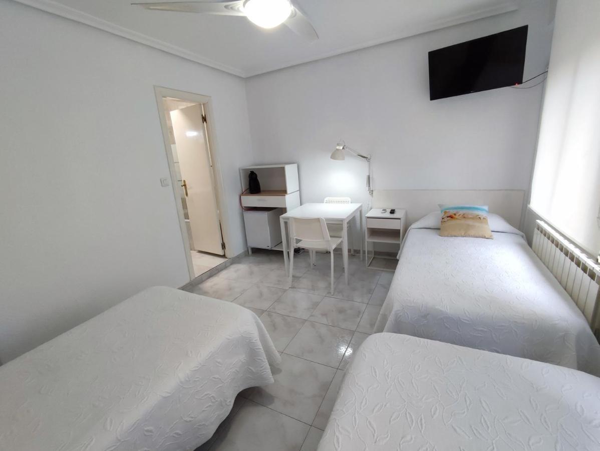 Hostal Lucy ซานตานเดร์ ภายนอก รูปภาพ