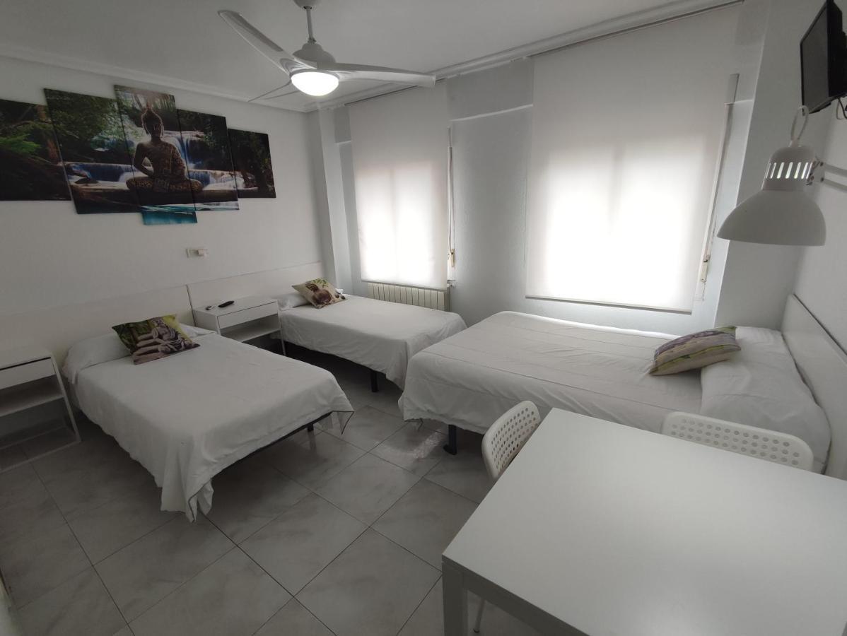 Hostal Lucy ซานตานเดร์ ภายนอก รูปภาพ
