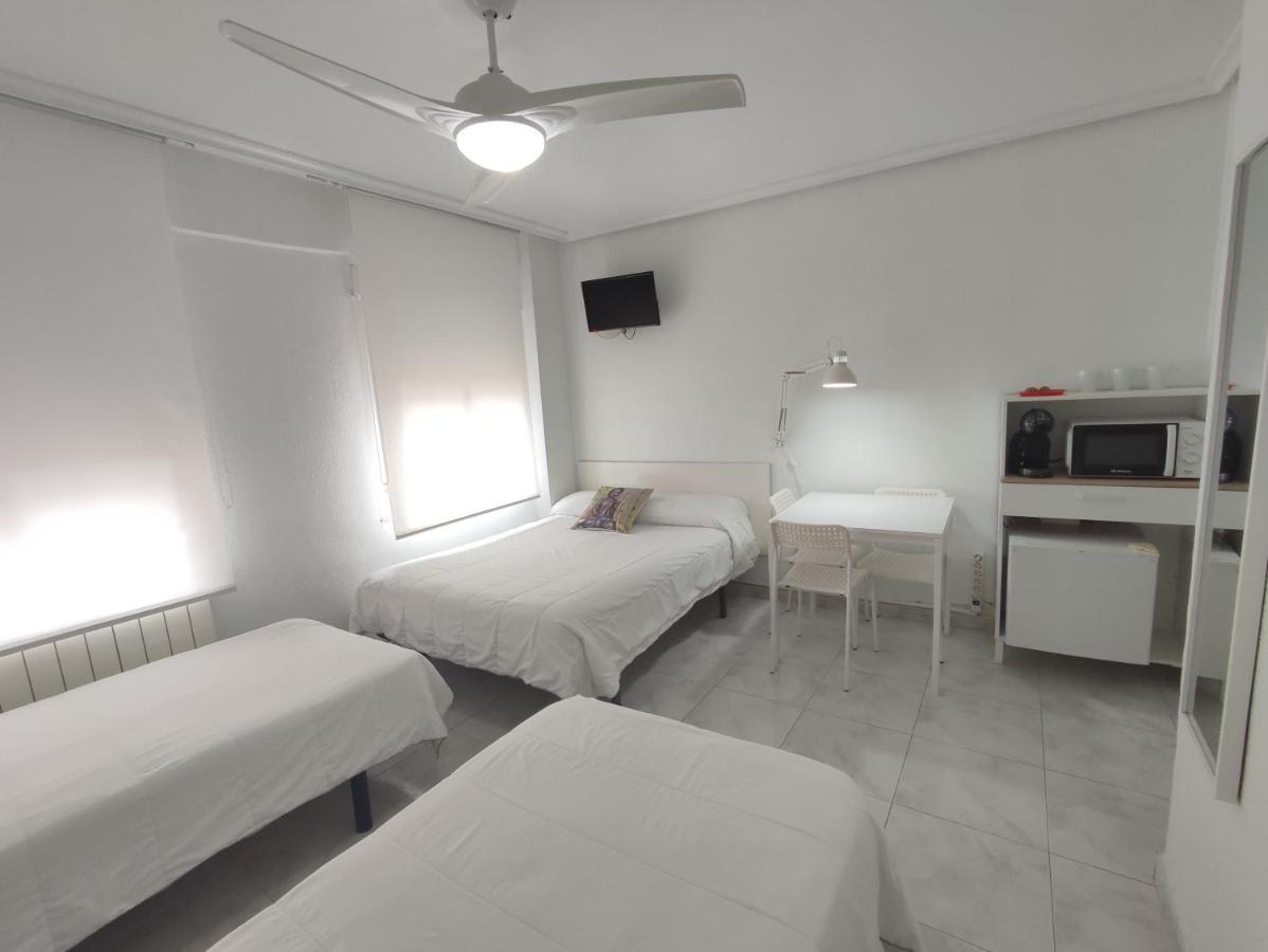 Hostal Lucy ซานตานเดร์ ภายนอก รูปภาพ