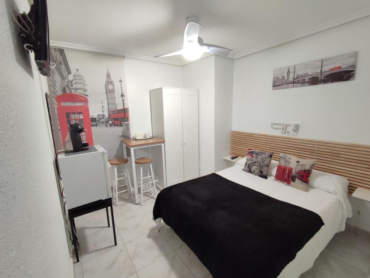 Hostal Lucy ซานตานเดร์ ภายนอก รูปภาพ