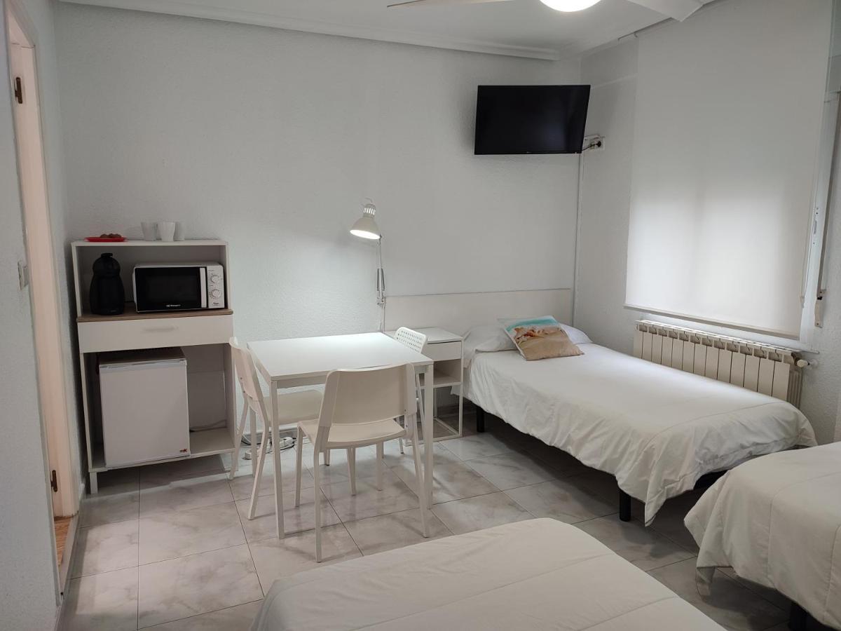 Hostal Lucy ซานตานเดร์ ภายนอก รูปภาพ