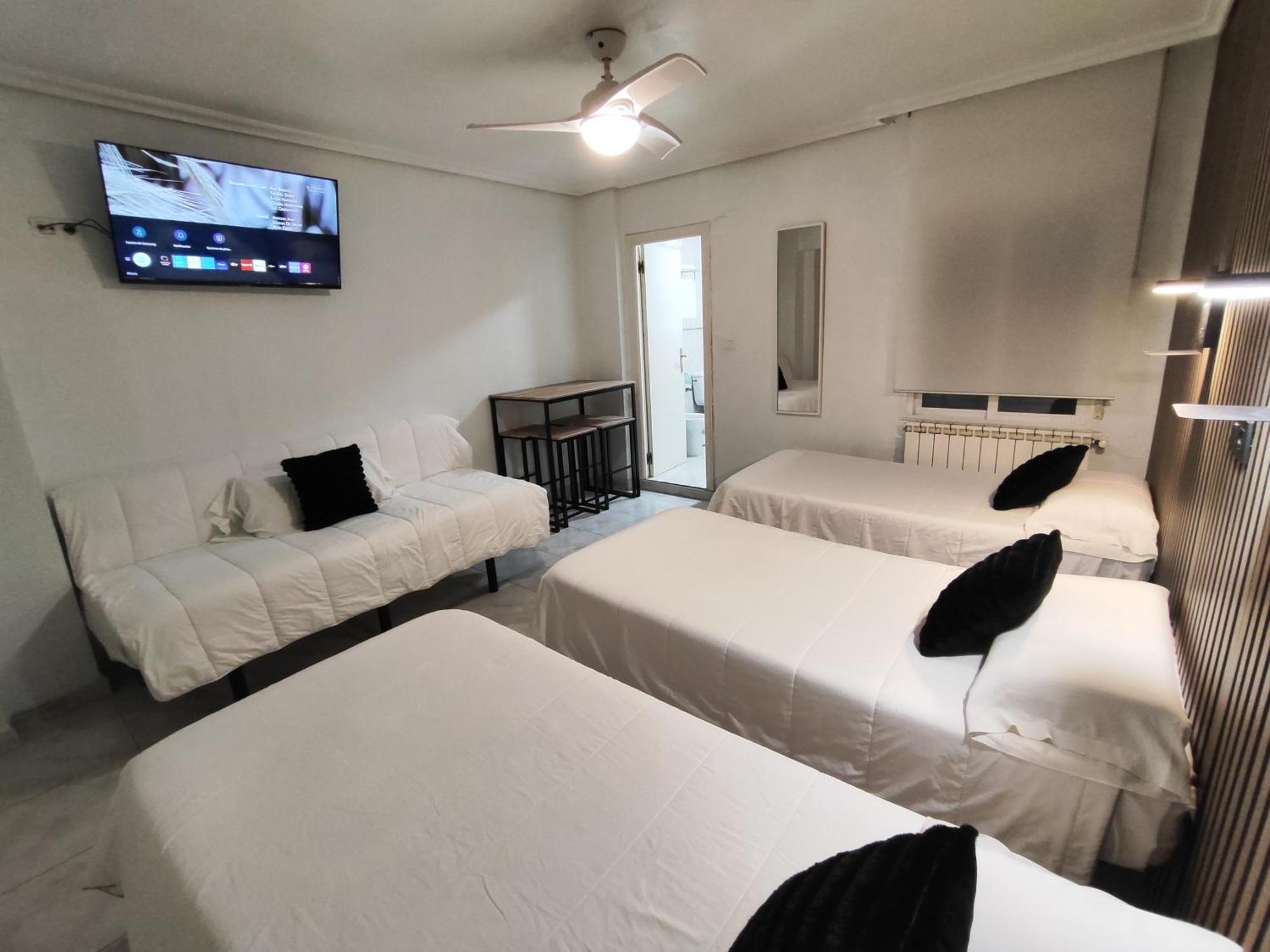 Hostal Lucy ซานตานเดร์ ภายนอก รูปภาพ