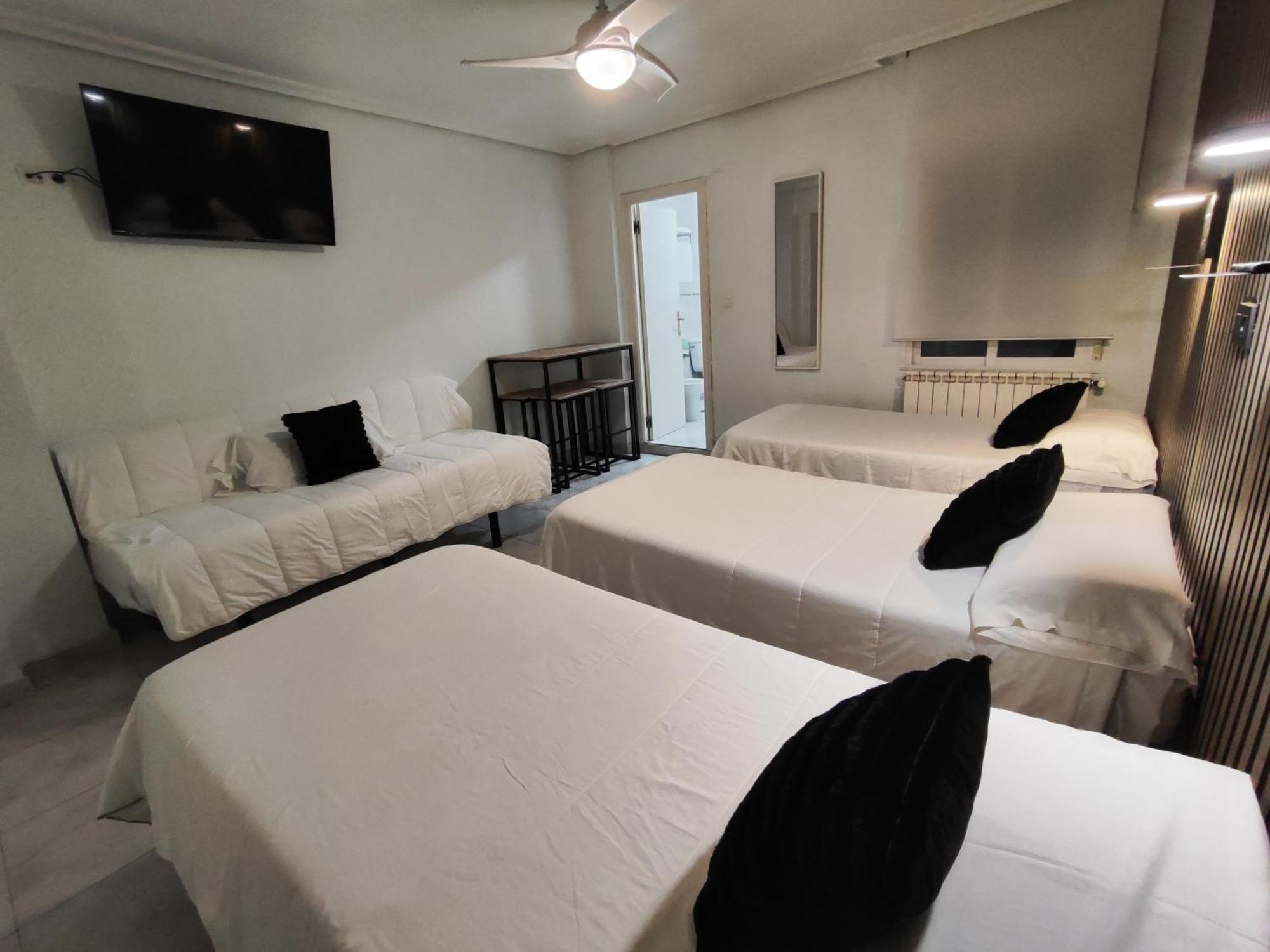 Hostal Lucy ซานตานเดร์ ภายนอก รูปภาพ