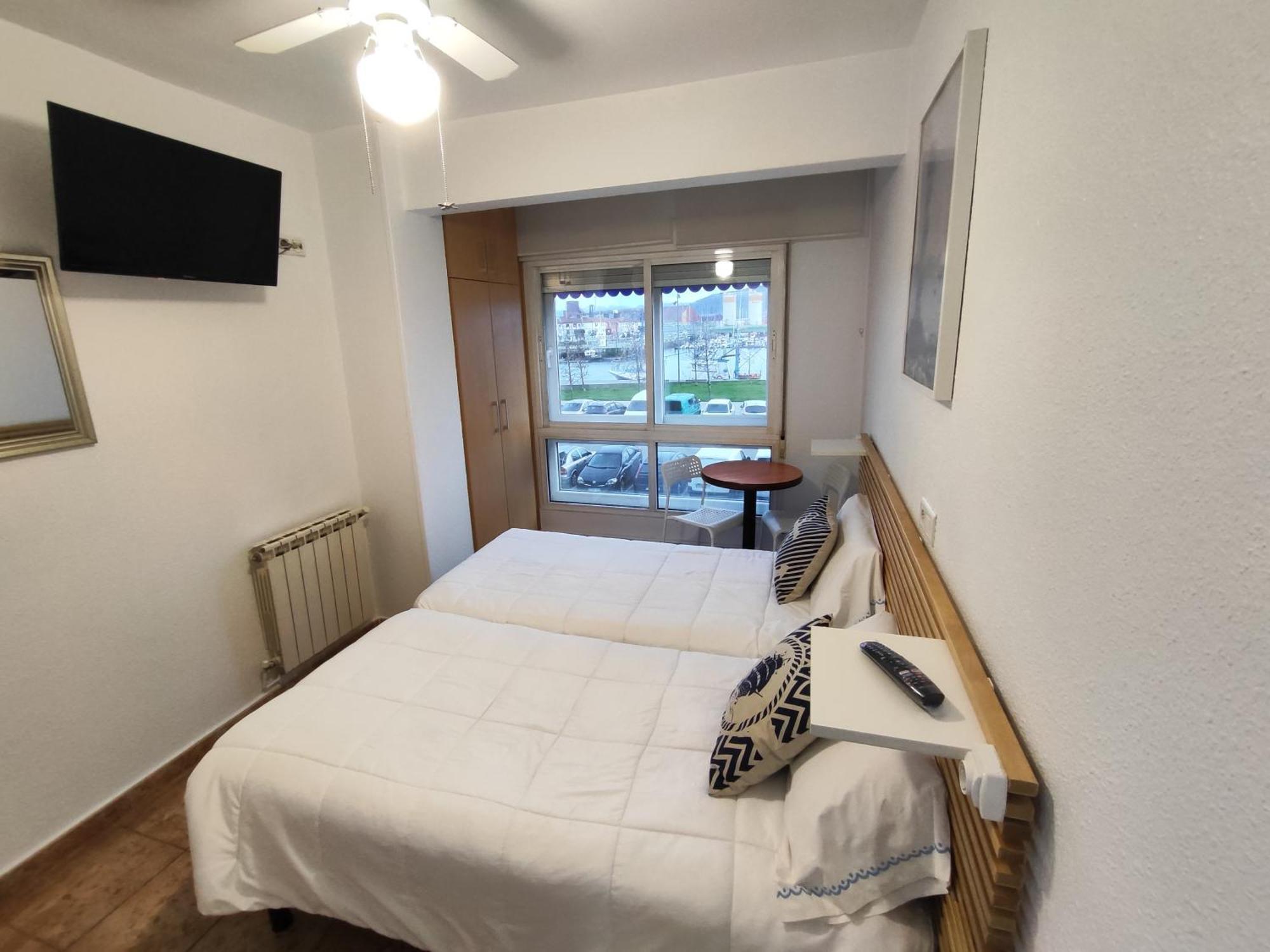 Hostal Lucy ซานตานเดร์ ภายนอก รูปภาพ