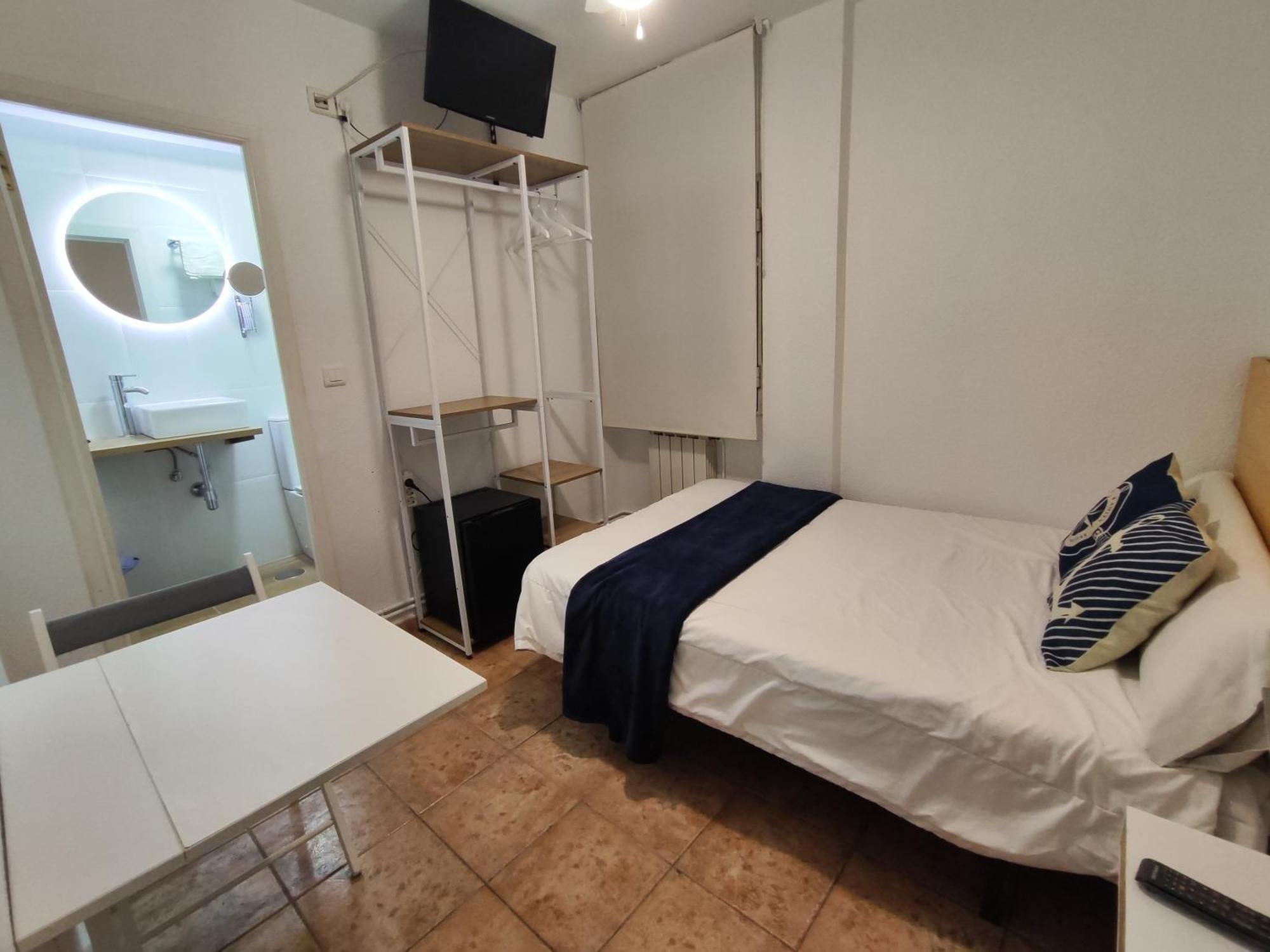 Hostal Lucy ซานตานเดร์ ภายนอก รูปภาพ