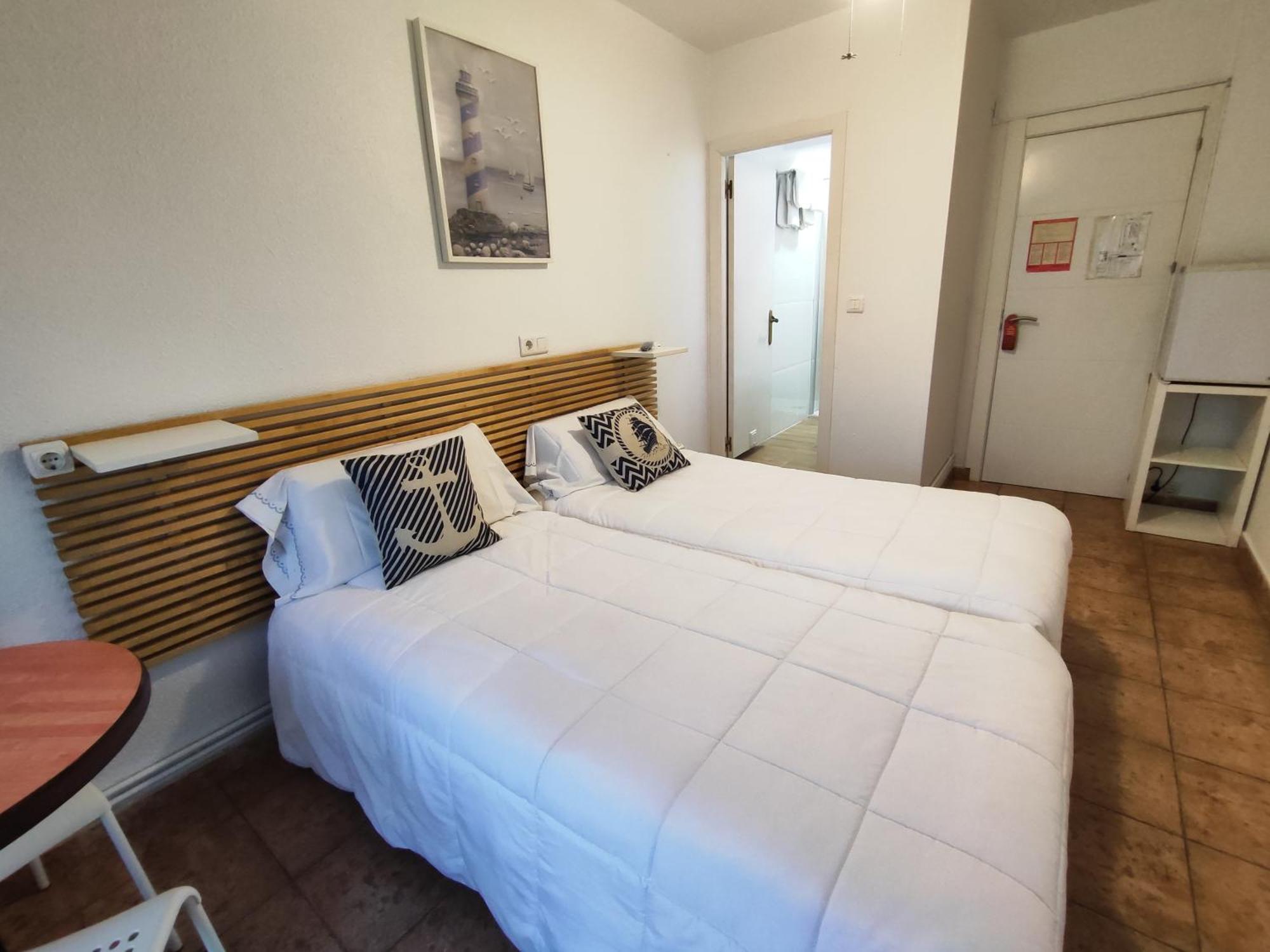 Hostal Lucy ซานตานเดร์ ภายนอก รูปภาพ