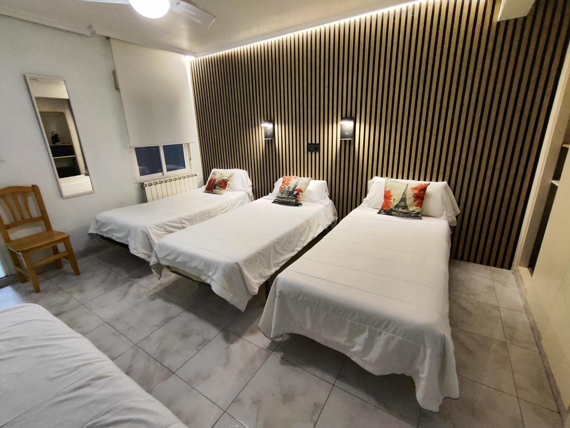 Hostal Lucy ซานตานเดร์ ภายนอก รูปภาพ