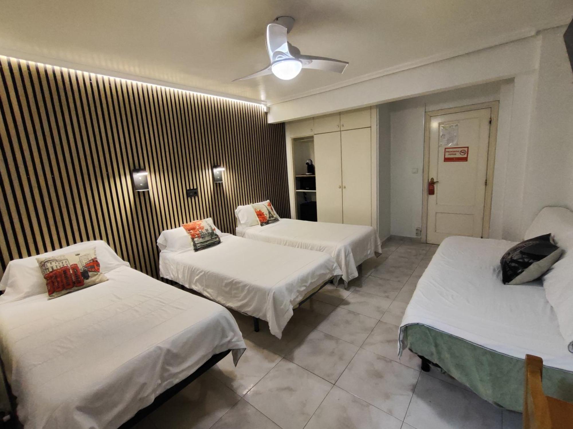 Hostal Lucy ซานตานเดร์ ภายนอก รูปภาพ