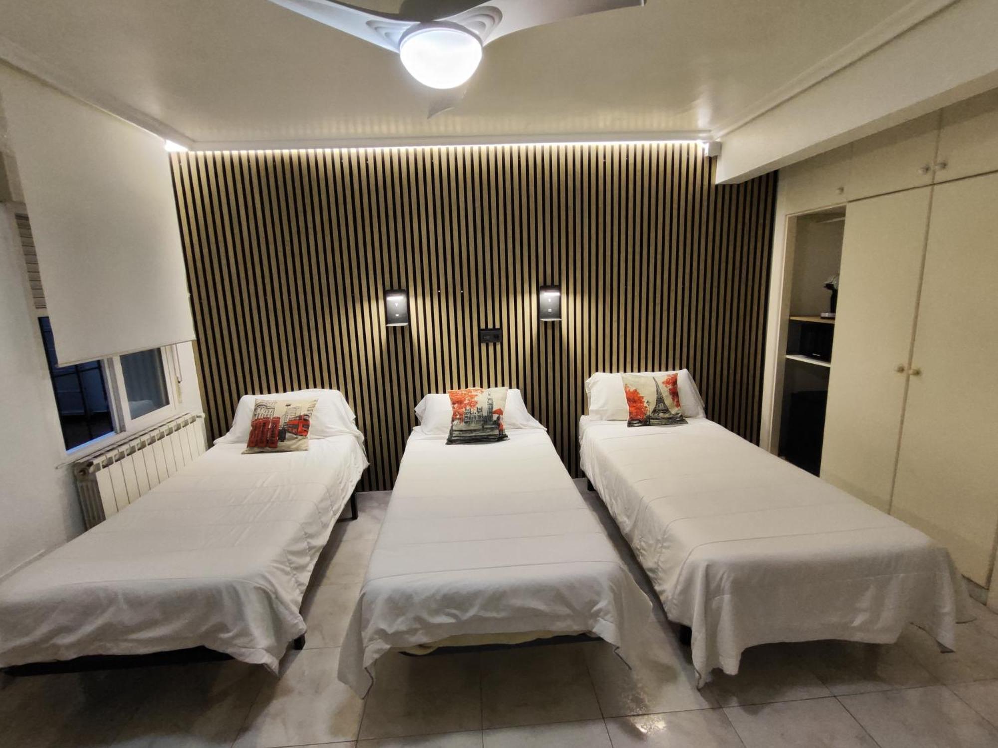 Hostal Lucy ซานตานเดร์ ภายนอก รูปภาพ