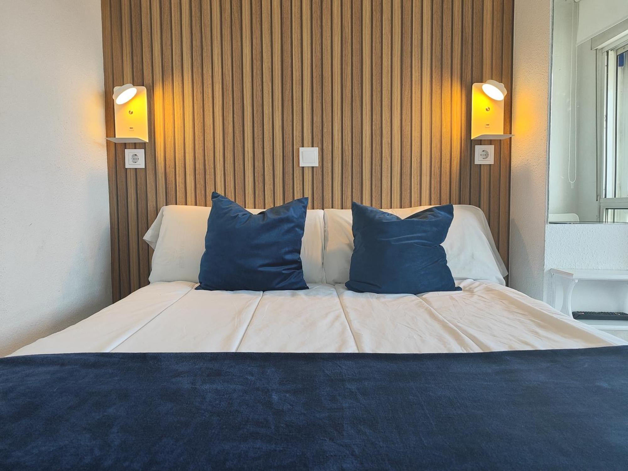Hostal Lucy ซานตานเดร์ ภายนอก รูปภาพ