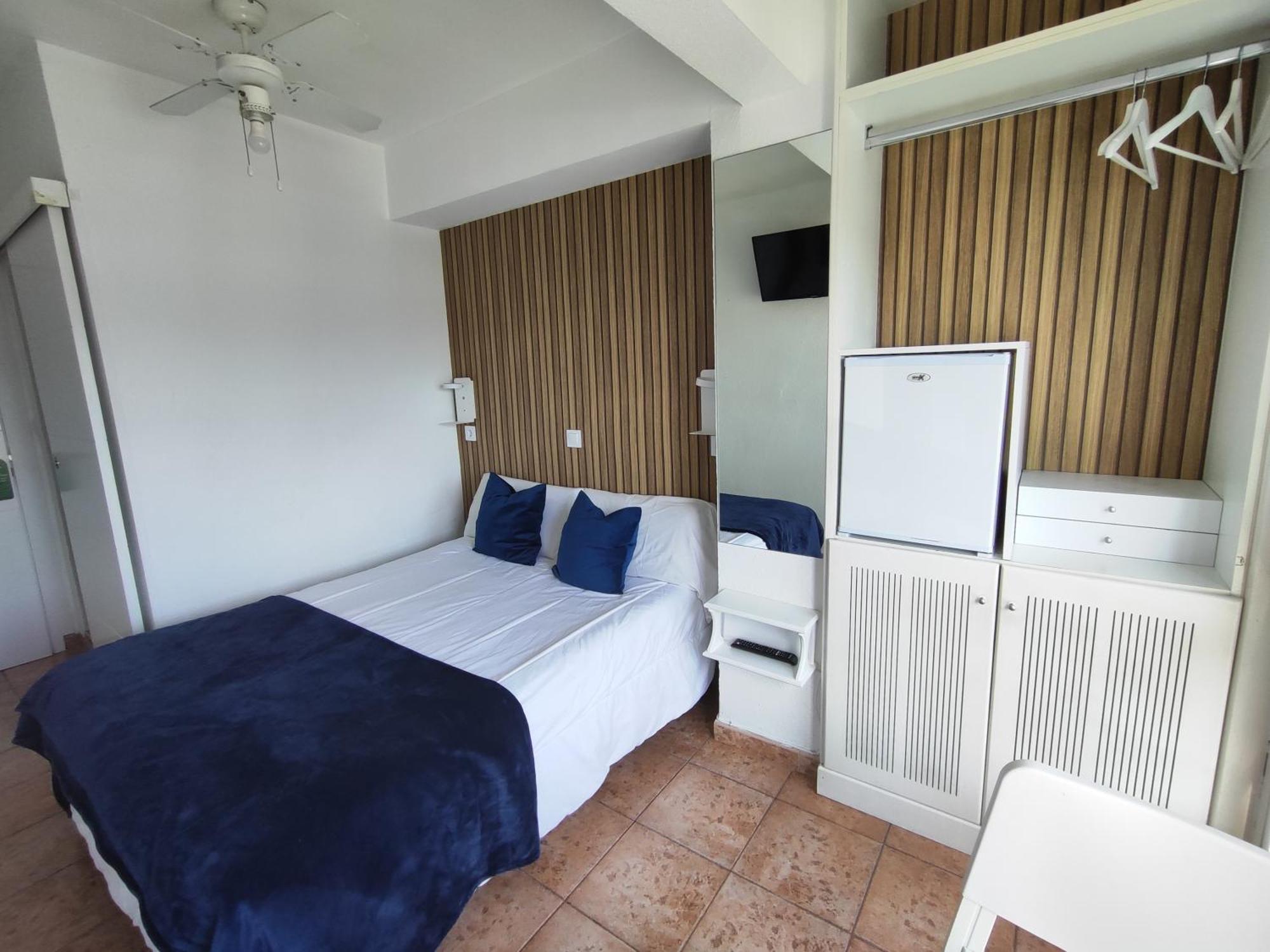 Hostal Lucy ซานตานเดร์ ภายนอก รูปภาพ