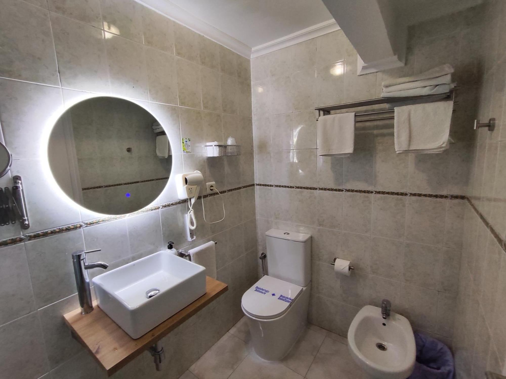 Hostal Lucy ซานตานเดร์ ภายนอก รูปภาพ
